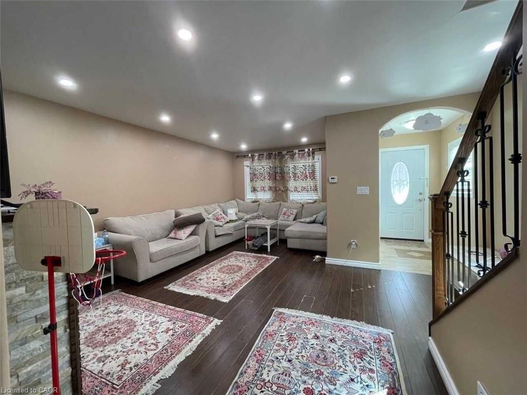 Upper Level-330 Elliott Street W, Windsor, ON - Indoor