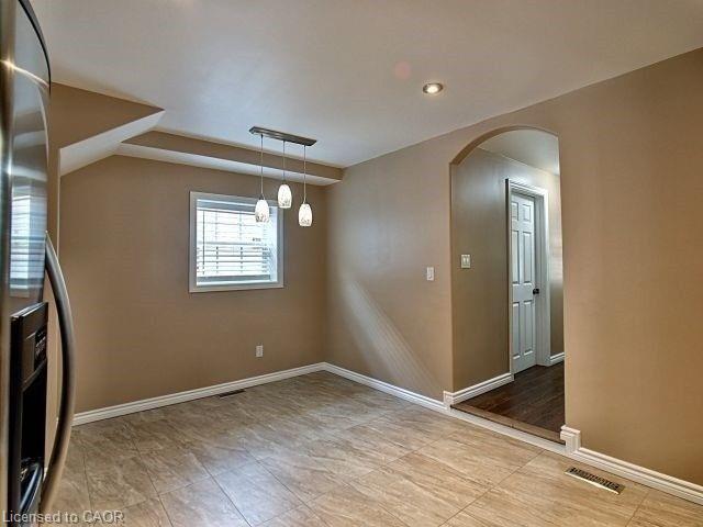 Upper Level-330 Elliott Street W, Windsor, ON - Indoor Photo Showing Other Room