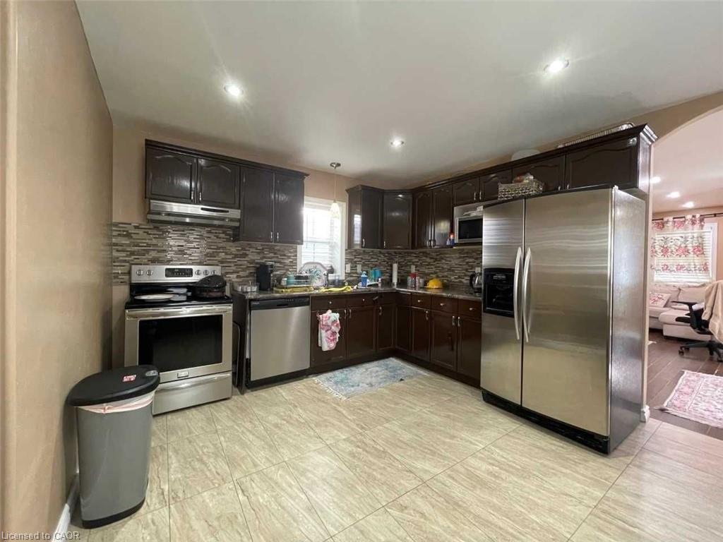 Upper Level-330 Elliott Street W, Windsor, ON - Indoor Photo Showing Kitchen With Stainless Steel Kitchen With Upgraded Kitchen