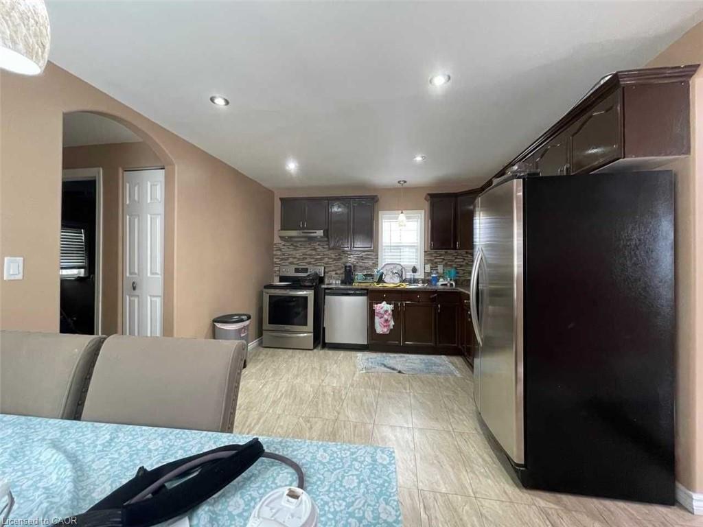 Upper Level-330 Elliott Street W, Windsor, ON - Indoor