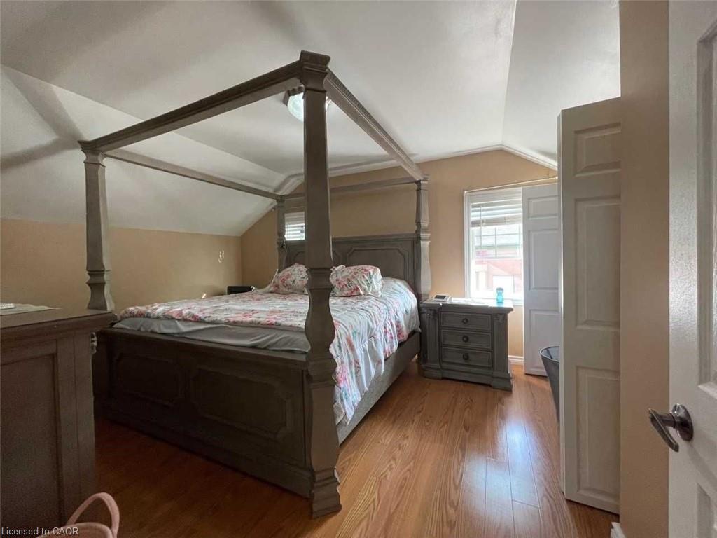 Upper Level-330 Elliott Street W, Windsor, ON - Indoor Photo Showing Bedroom