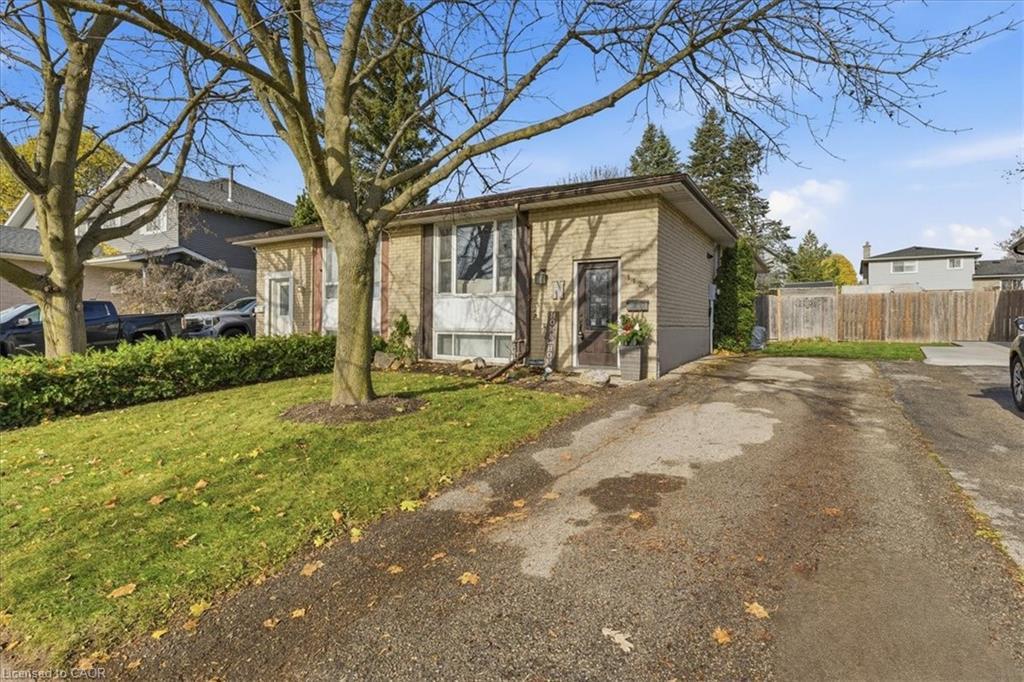 1123 Pearson Drive, Woodstock, ON - Outdoor