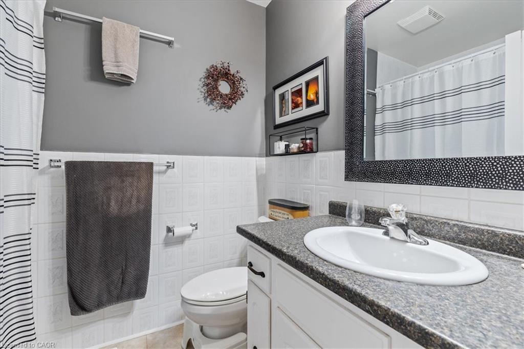 1123 Pearson Drive, Woodstock, ON - Indoor Photo Showing Bathroom
