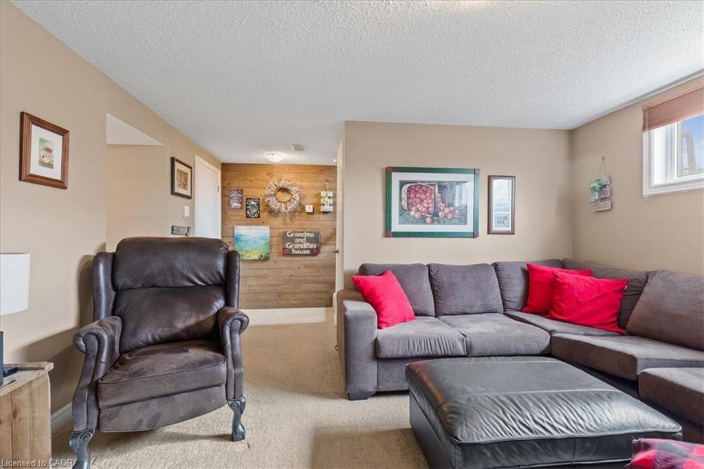 1123 Pearson Drive, Woodstock, ON - Indoor Photo Showing Living Room