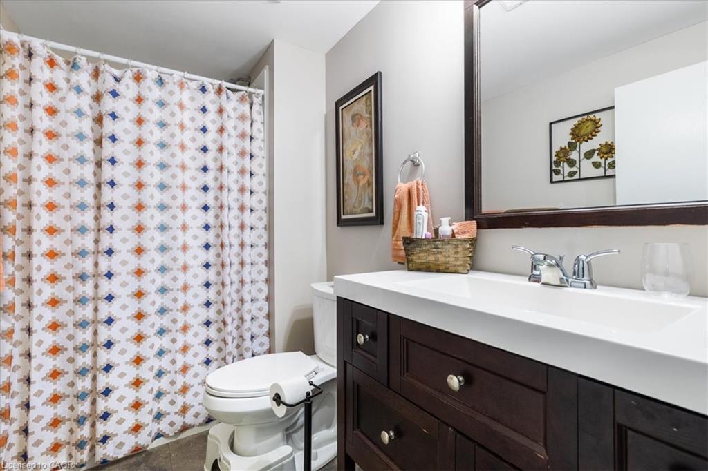 1123 Pearson Drive, Woodstock, ON - Indoor Photo Showing Bathroom