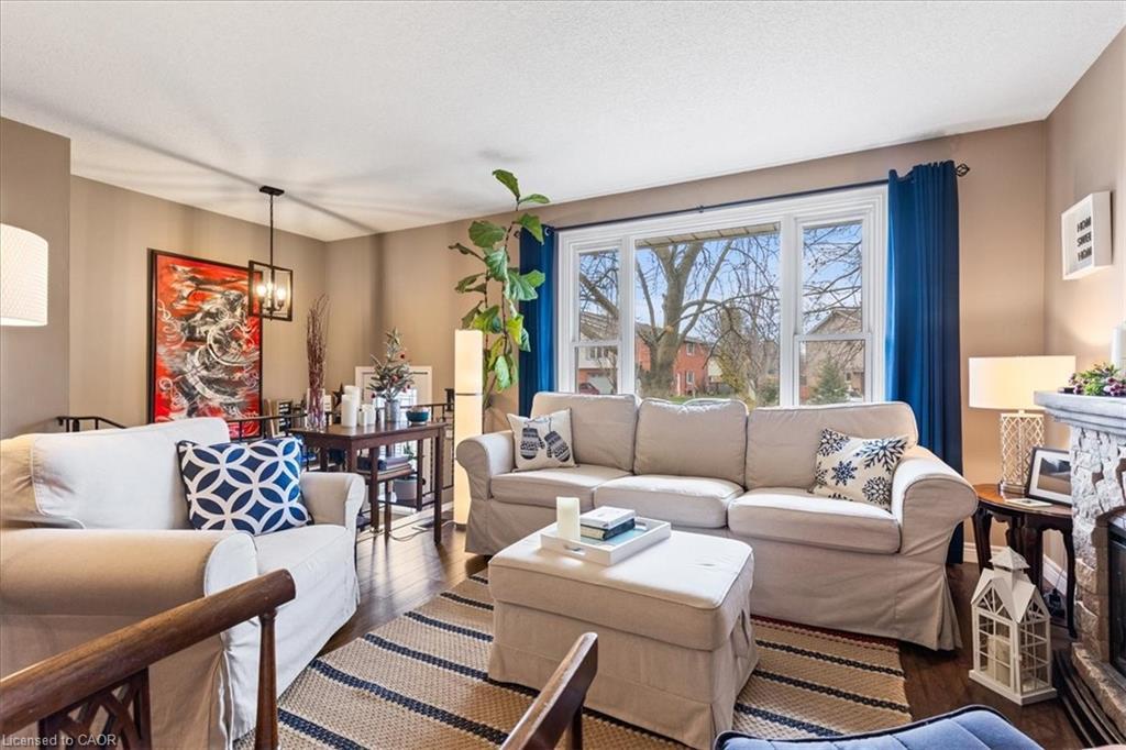 1123 Pearson Drive, Woodstock, ON - Indoor Photo Showing Living Room