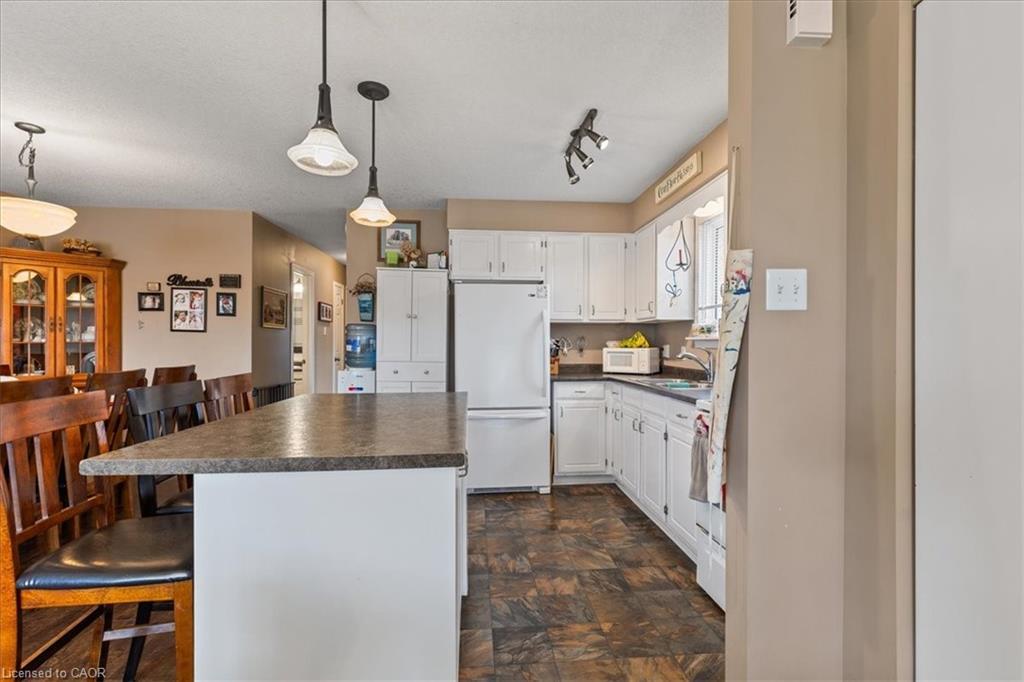 1123 Pearson Drive, Woodstock, ON - Indoor Photo Showing Kitchen