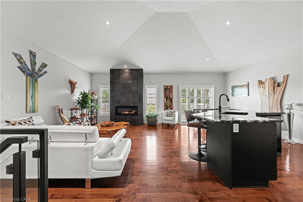 18-152 Devonshire Drive, New Hamburg, ON - Indoor With Fireplace