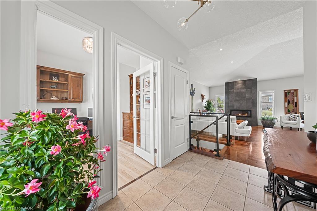 18-152 Devonshire Drive, New Hamburg, ON - Indoor