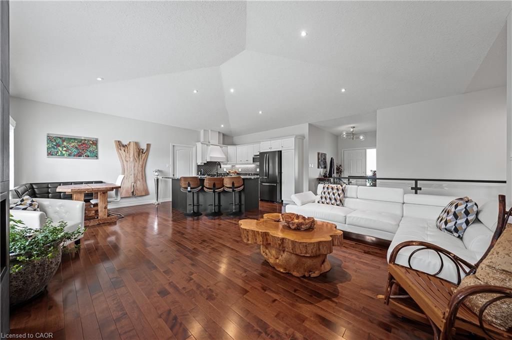 18-152 Devonshire Drive, New Hamburg, ON - Indoor Photo Showing Living Room