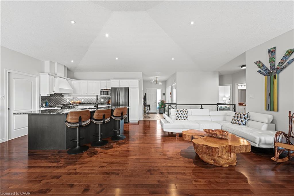 18-152 Devonshire Drive, New Hamburg, ON - Indoor