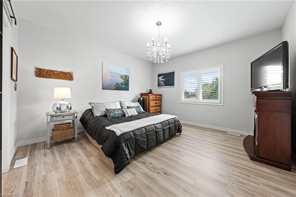 18-152 Devonshire Drive, New Hamburg, ON - Indoor Photo Showing Bedroom