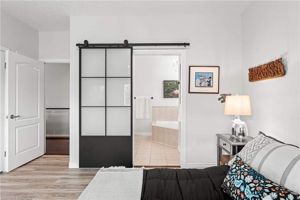 18-152 Devonshire Drive, New Hamburg, ON - Indoor Photo Showing Other Room