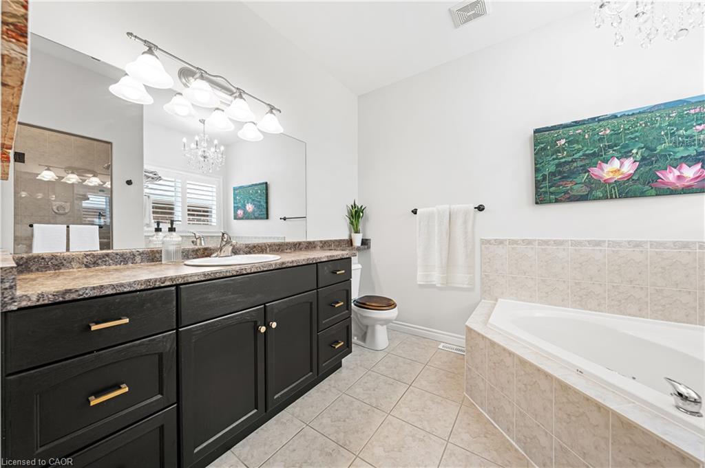 18-152 Devonshire Drive, New Hamburg, ON - Indoor Photo Showing Bathroom