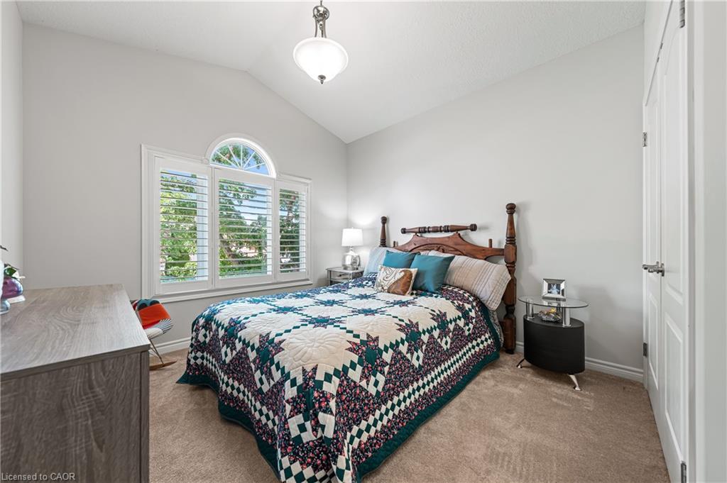 18-152 Devonshire Drive, New Hamburg, ON - Indoor Photo Showing Bedroom