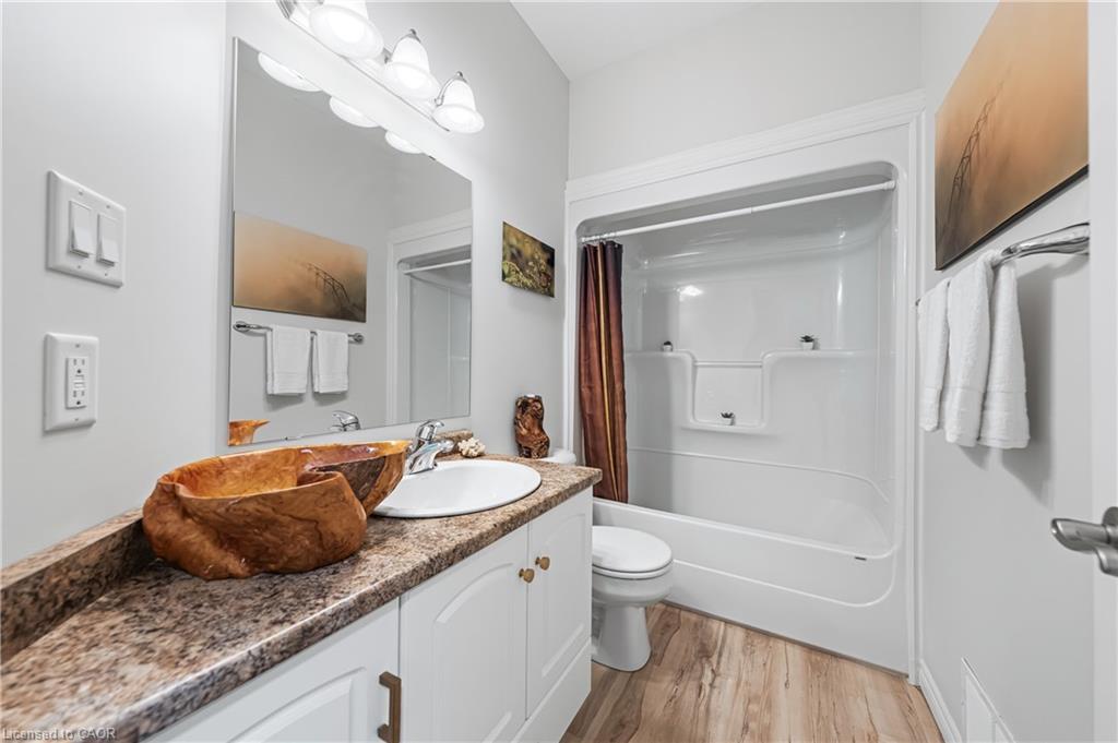 18-152 Devonshire Drive, New Hamburg, ON - Indoor Photo Showing Bathroom