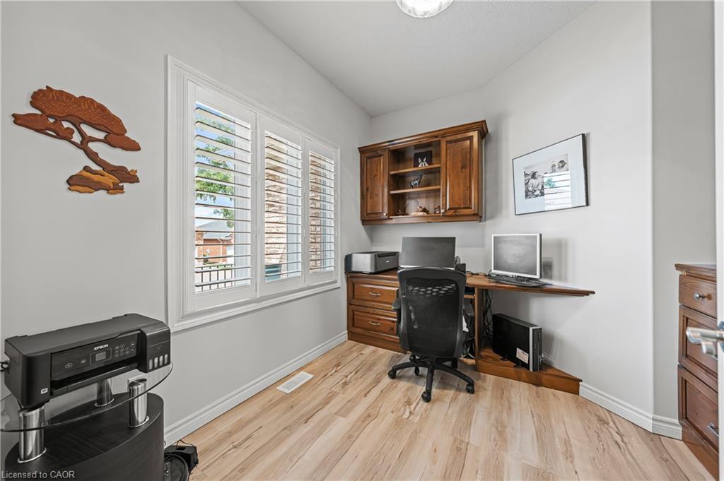 18-152 Devonshire Drive, New Hamburg, ON - Indoor Photo Showing Office