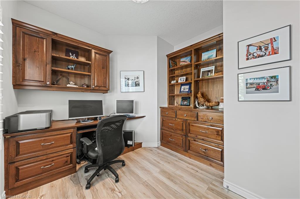 18-152 Devonshire Drive, New Hamburg, ON - Indoor Photo Showing Office