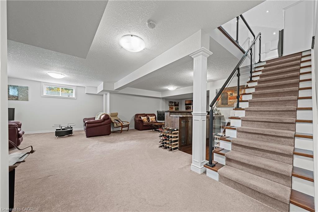 18-152 Devonshire Drive, New Hamburg, ON - Indoor Photo Showing Other Room