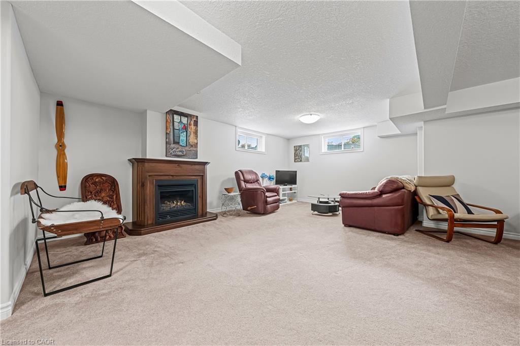 18-152 Devonshire Drive, New Hamburg, ON - Indoor Photo Showing Other Room With Fireplace