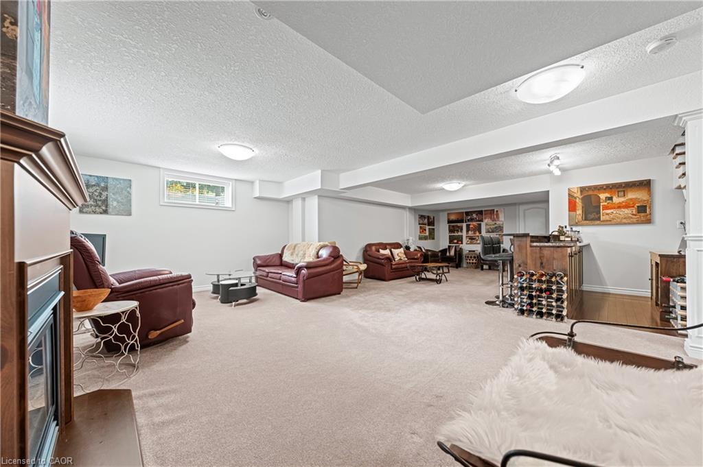 18-152 Devonshire Drive, New Hamburg, ON - Indoor