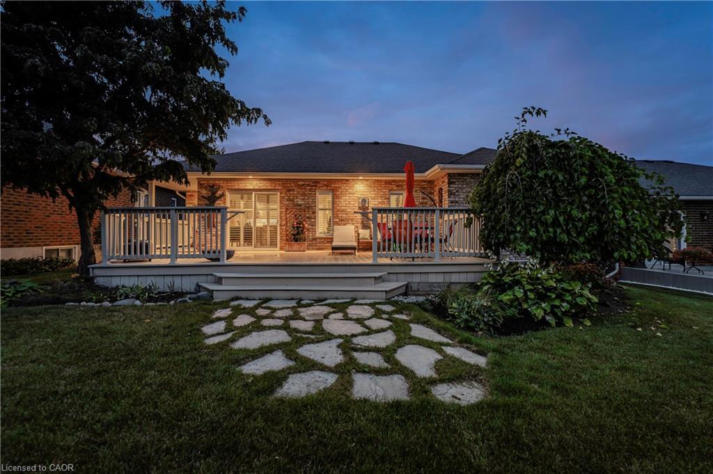 18-152 Devonshire Drive, New Hamburg, ON - Outdoor With Deck Patio Veranda