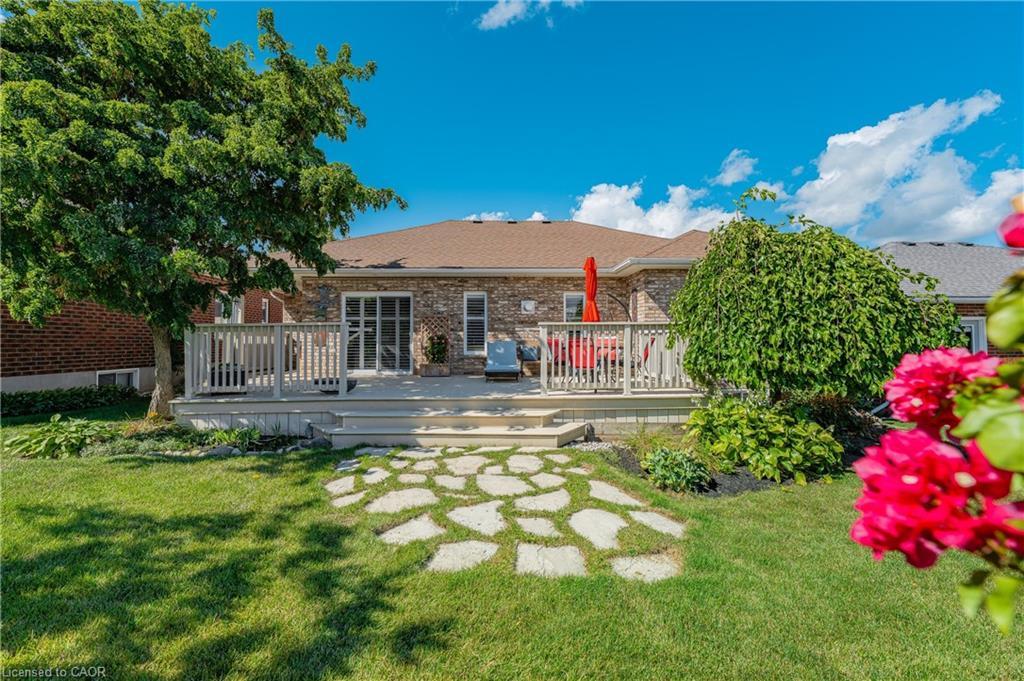 18-152 Devonshire Drive, New Hamburg, ON - Outdoor With Deck Patio Veranda