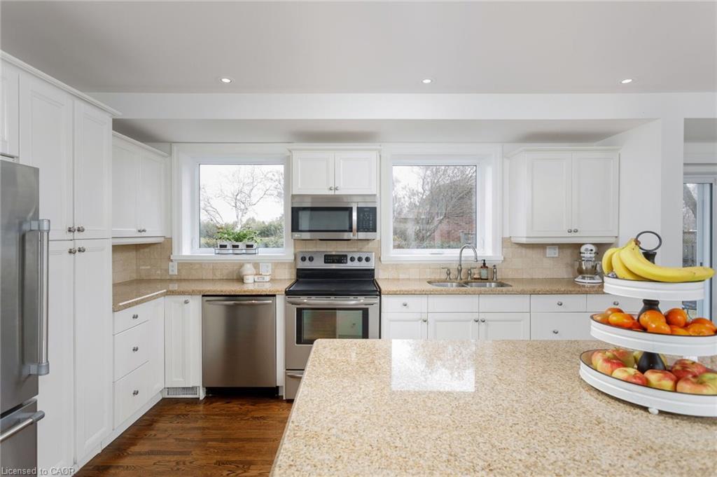 2088 Saxon Road, Oakville, ON - Indoor Photo Showing Kitchen With Stainless Steel Kitchen With Double Sink