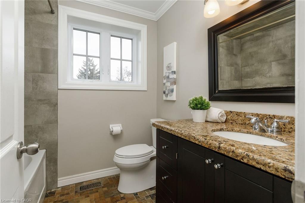 2088 Saxon Road, Oakville, ON - Indoor Photo Showing Bathroom