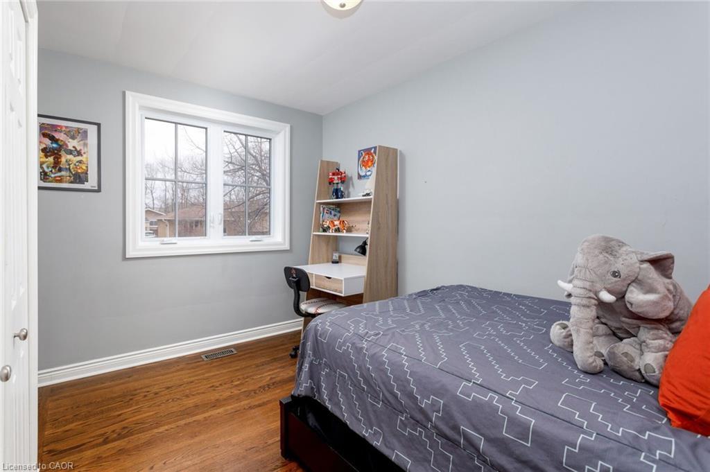2088 Saxon Road, Oakville, ON - Indoor Photo Showing Bedroom