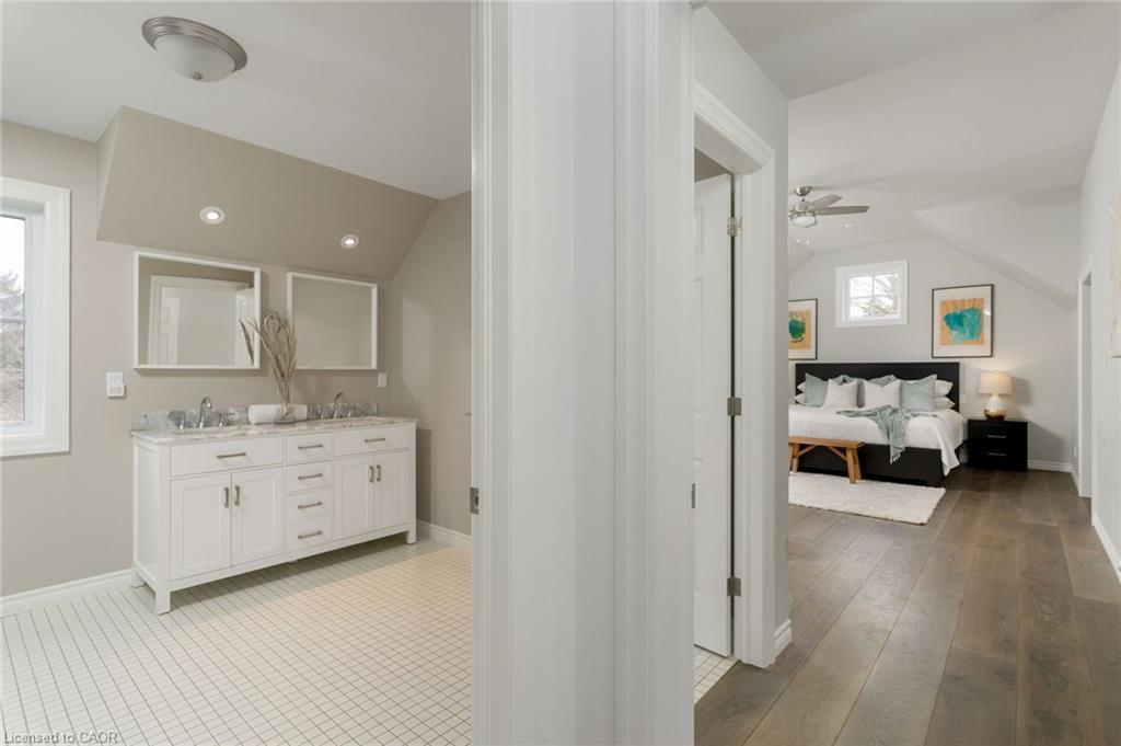 2088 Saxon Road, Oakville, ON - Indoor