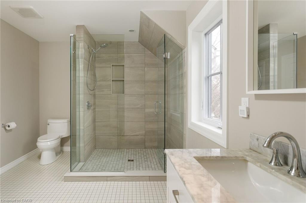 2088 Saxon Road, Oakville, ON - Indoor Photo Showing Bathroom
