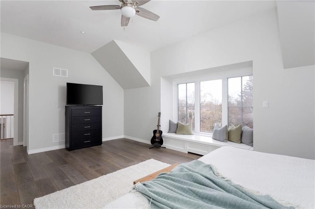 2088 Saxon Road, Oakville, ON - Indoor Photo Showing Bedroom