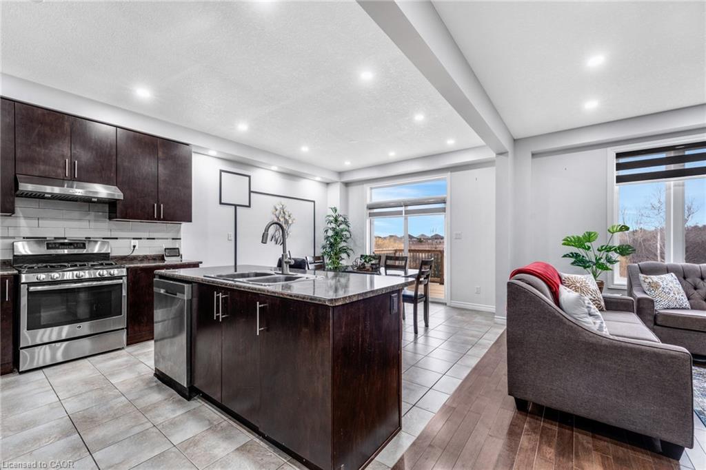 121 Steeplechase Way, Waterloo, ON - Indoor Photo Showing Kitchen