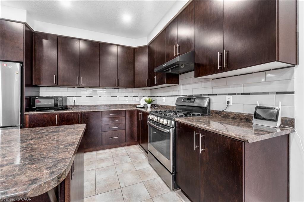 121 Steeplechase Way, Waterloo, ON - Indoor Photo Showing Kitchen