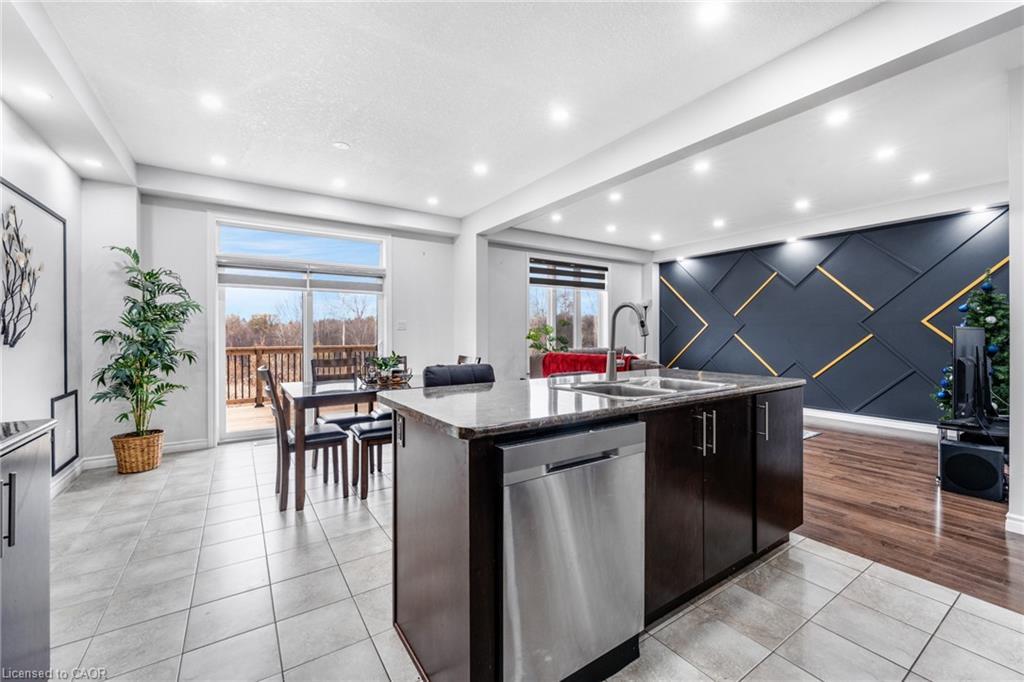 121 Steeplechase Way, Waterloo, ON - Indoor Photo Showing Kitchen