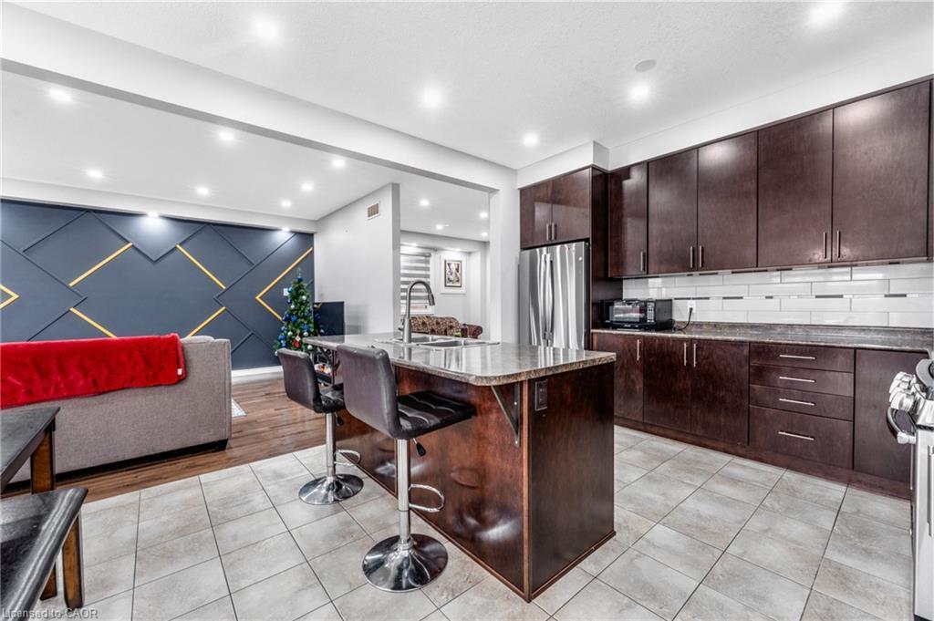 121 Steeplechase Way, Waterloo, ON - Indoor Photo Showing Kitchen
