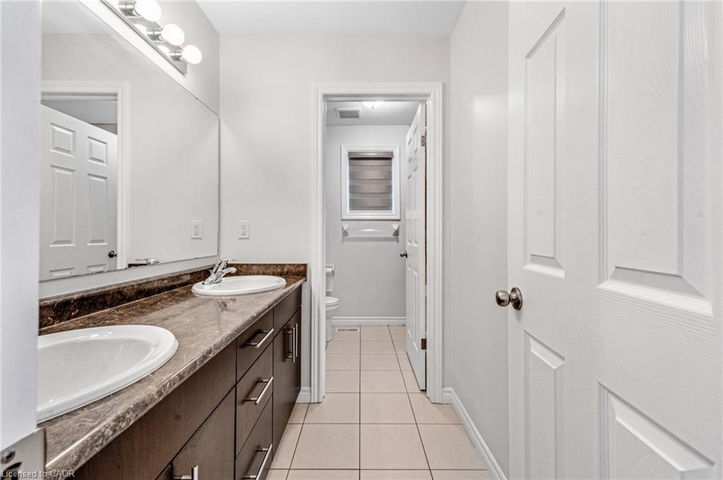 121 Steeplechase Way, Waterloo, ON - Indoor Photo Showing Bathroom