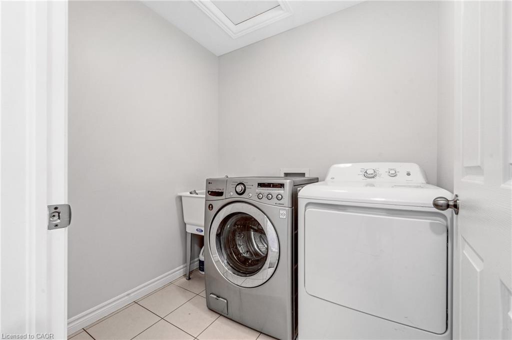 121 Steeplechase Way, Waterloo, ON - Indoor Photo Showing Laundry Room
