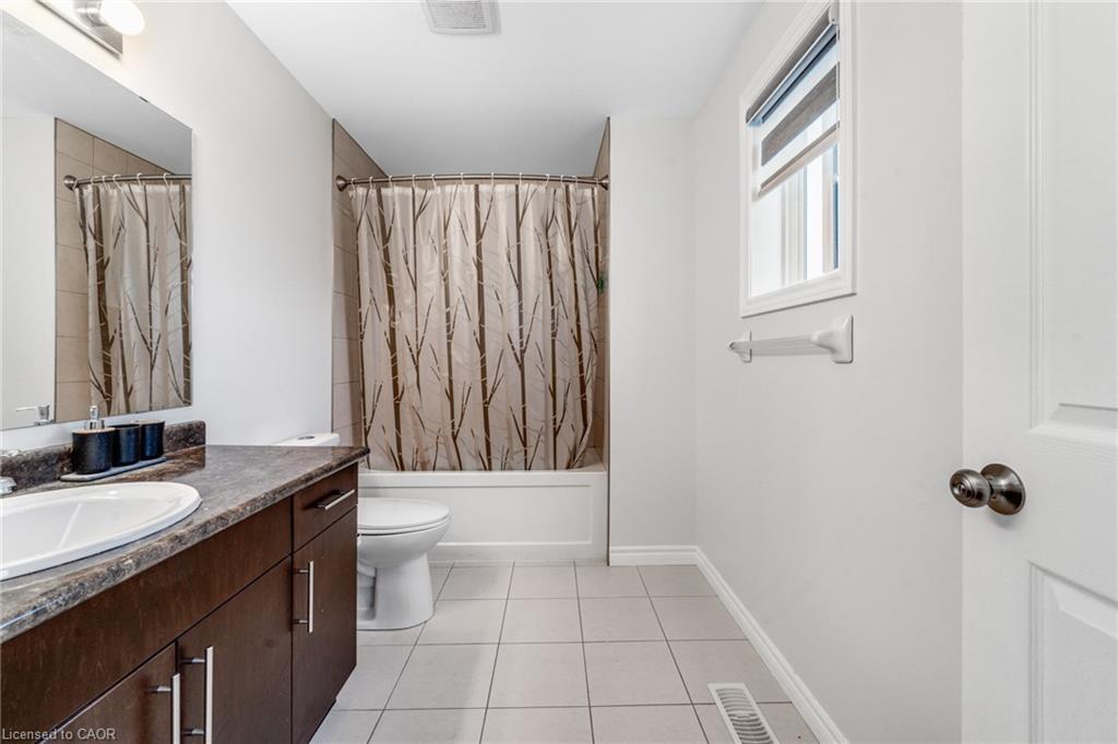 121 Steeplechase Way, Waterloo, ON - Indoor Photo Showing Bathroom
