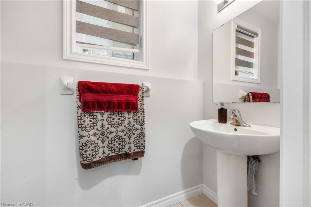 121 Steeplechase Way, Waterloo, ON - Indoor Photo Showing Bathroom