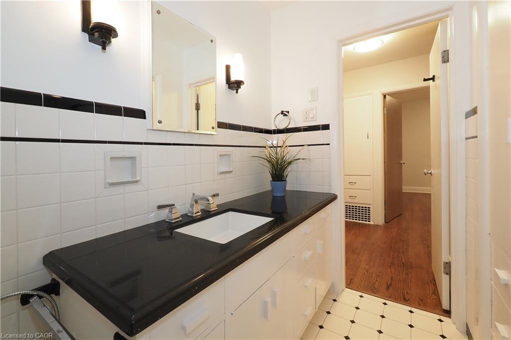 296 Dumfries Avenue, Kitchener, ON - Indoor