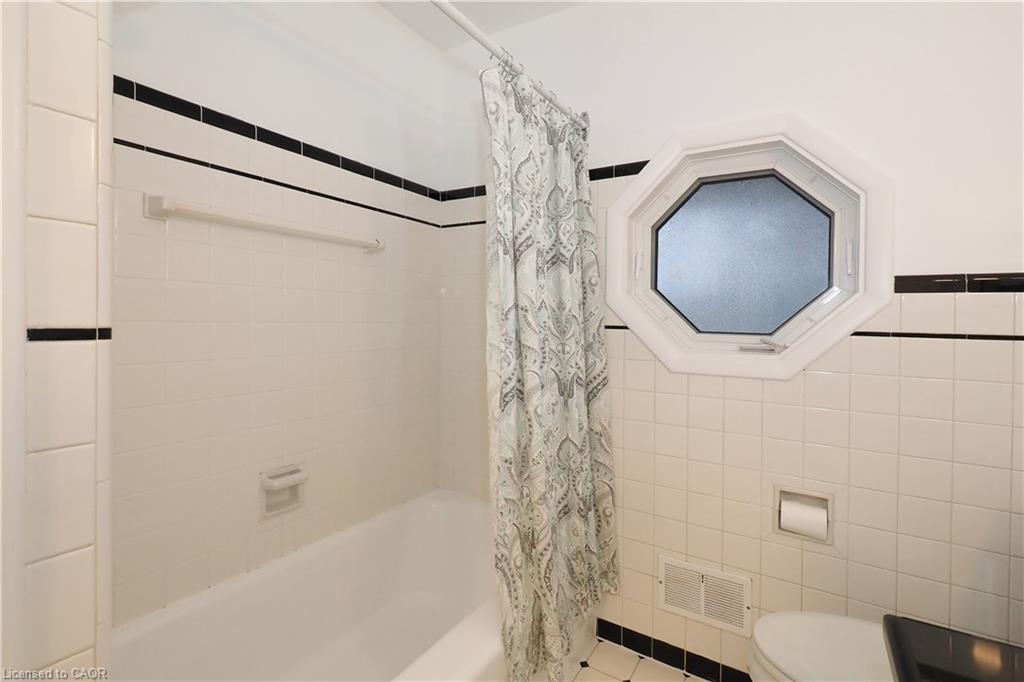 296 Dumfries Avenue, Kitchener, ON - Indoor Photo Showing Bathroom