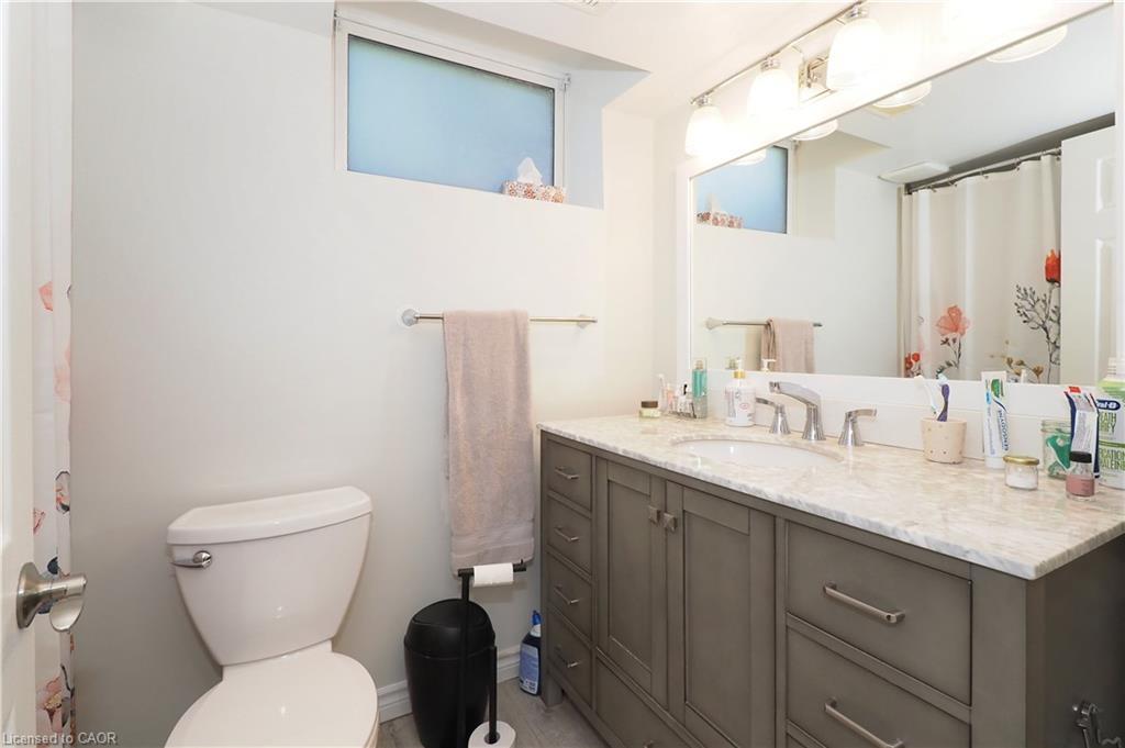 296 Dumfries Avenue, Kitchener, ON - Indoor Photo Showing Bathroom