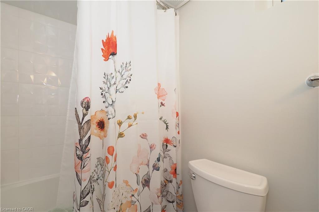 296 Dumfries Avenue, Kitchener, ON - Indoor Photo Showing Bathroom
