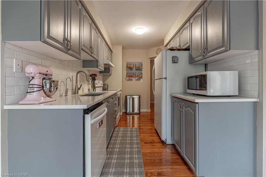 13-2230 Walkers Line, Burlington, ON - Indoor Photo Showing Kitchen