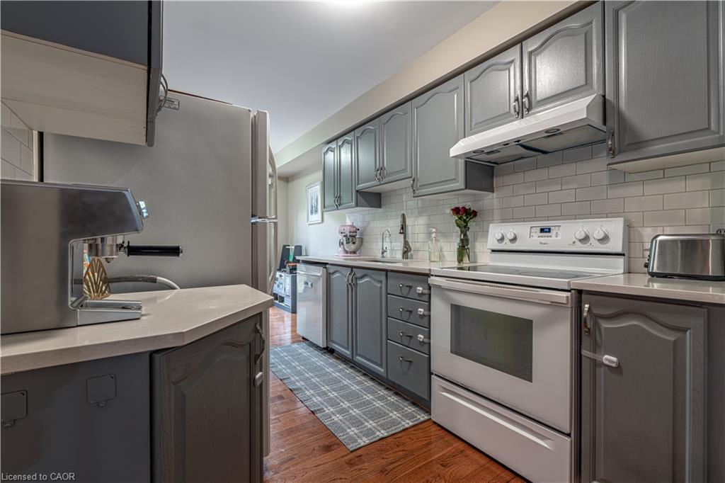 13-2230 Walkers Line, Burlington, ON - Indoor Photo Showing Kitchen