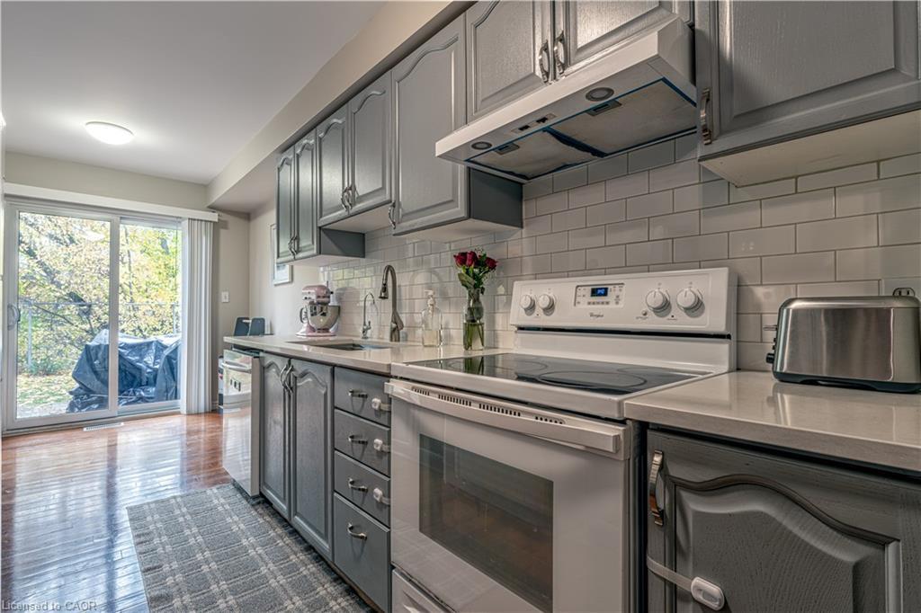 13-2230 Walkers Line, Burlington, ON - Indoor Photo Showing Kitchen