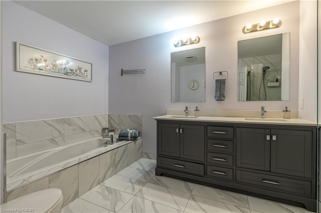 13-2230 Walkers Line, Burlington, ON - Indoor Photo Showing Bathroom