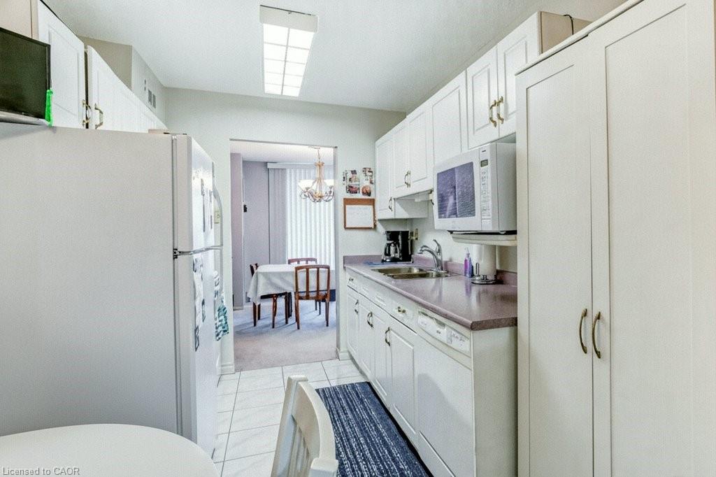 1002-2055 Upper Middle Road, Burlington, ON - Indoor